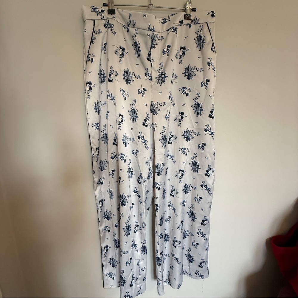 NWT Kaari Blue Floral White and Blue Women's Pants - Picture 2 of 8